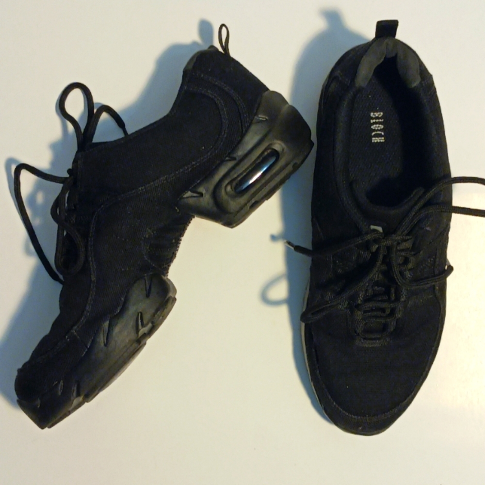 Block Womens Split Heel Dance Sneaker, Sz 9.5 Excellent condition!